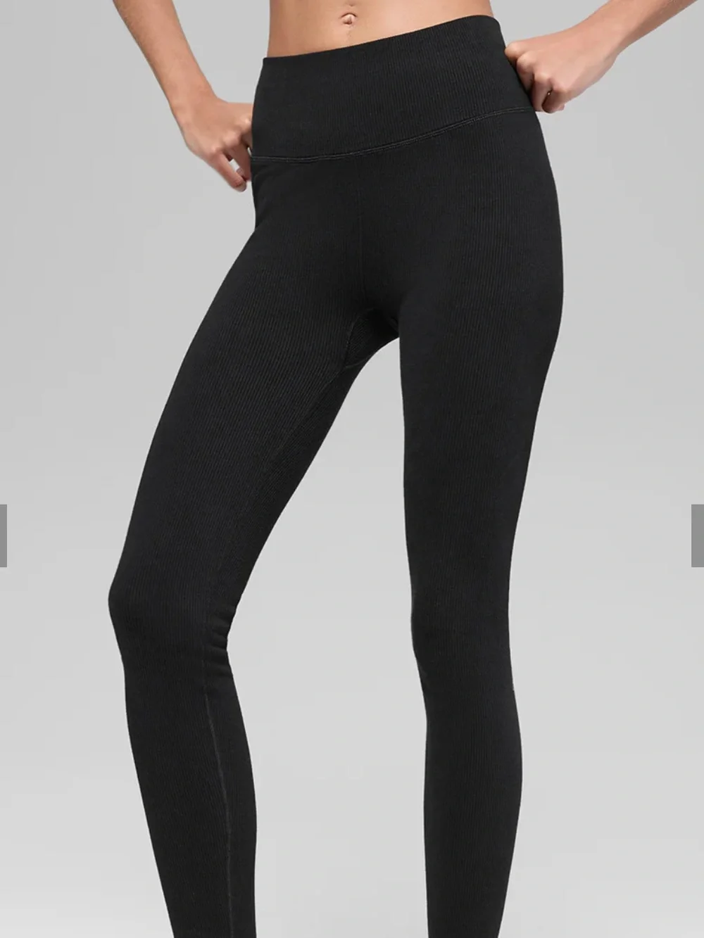 🧘‍♀️ Alo Yoga Seamless High-Waist Ribbed Legging – Black (Size XS)